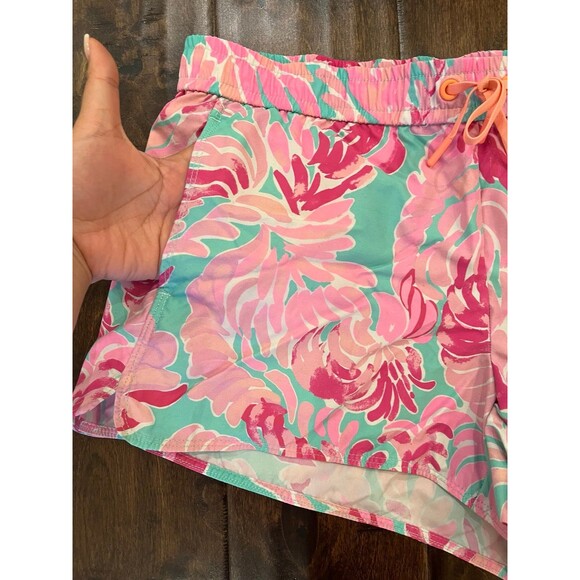Lilly Pulitzer Luxletic Love Birds Runaround Pull on Shorts size Medium - Picture 6 of 10